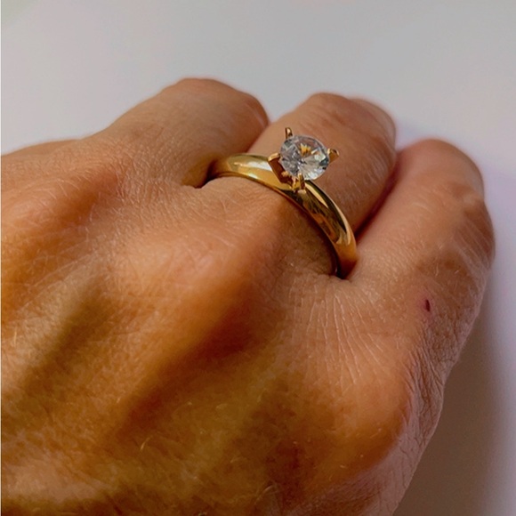 NWT Women's Stainless Steel Zircon Ring with Stone Size 11 - Picture 6 of 17